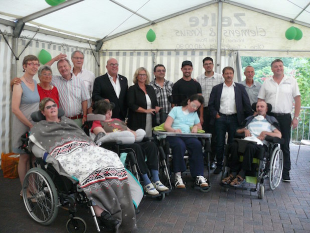 Patienten, Prominente, Freunde und Unterstützer sowie Mitglieder des Vereins feierten gemeinsam das 20-jährige Bestehen des Vereins "Patienten im Wachkoma" (Foto: Karin Vorländer).