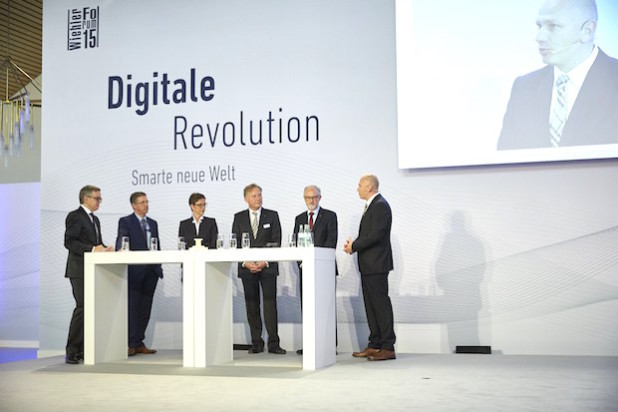 Von links: Oliver Detje (Moderation), Markus Rütters, Kerstin Wendt-Heinrich, Dr. Christian Jacobi, Friedrich Wendt und Oliver Dietrich diskutierten über aktuelle Trends, Entwicklungen und Hintergründe rund um das Thema Digitalisierung (Foto: BPW Bergische Achsen KG).