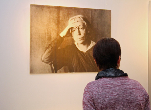 Zahlreiche Fotografien zeigen die private Käthe Kollwitz (Foto: OBK).