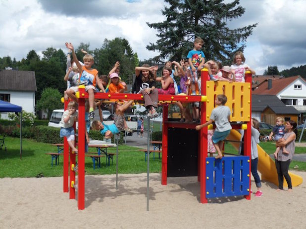 Kids auf dem neuen Klettergerüst - Foto: Privat (Veit Claesberg)