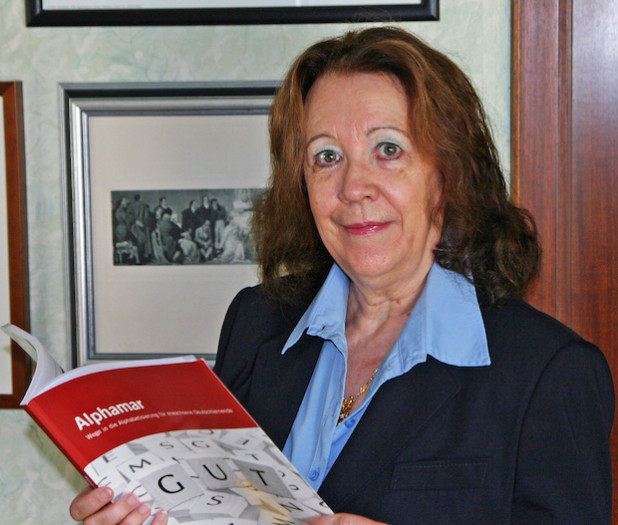 Liselotte Knura unterrichtet die Kursteilnehmer in kleinen Lerngruppen (Foto: Thomas Knura).