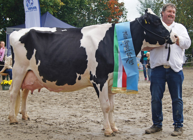 Bernd Lohmann aus Hückeswagen mit der "Miss Bergisch Land" Madera (Foto: OBK).