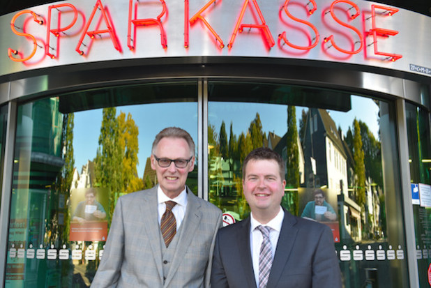 Hartmut Schmidt und Thomas Roß (von links), das neue Führungsgespann der Sparkasse der Homburgischen Gemeinden - Foto: Wolfgang Abegg (Sparkasse)