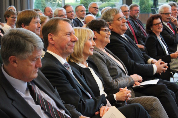 Jochen Hagt und Hagen Jobi, jeweils mit Gattin