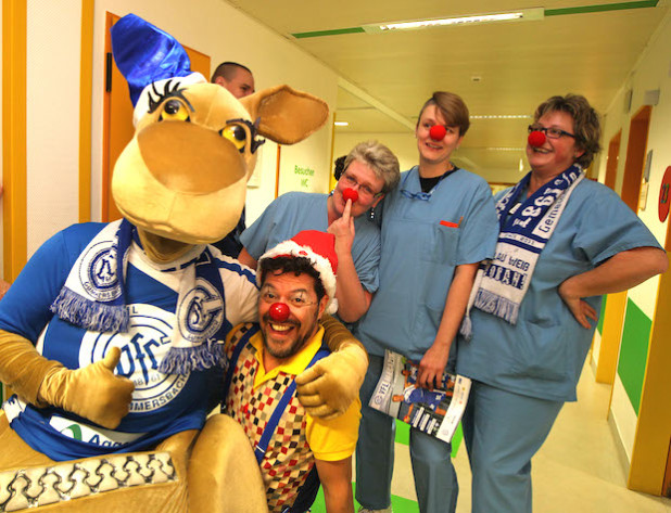 Der VfL Gummersbach und die Kinderklinik in Gummersbach freuen sich auch in diesem Jahr wieder über Spielzeugspenden für kranke Kinder (Foto: Klinikum Oberberg GmbH).