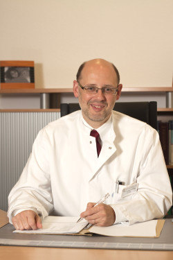 Prof. Dr. Franz Blaes lädt zum MS-Tag ins Kreiskrankenhaus Gummersbach ein (Foto: Klinikum Oberberg GmbH).