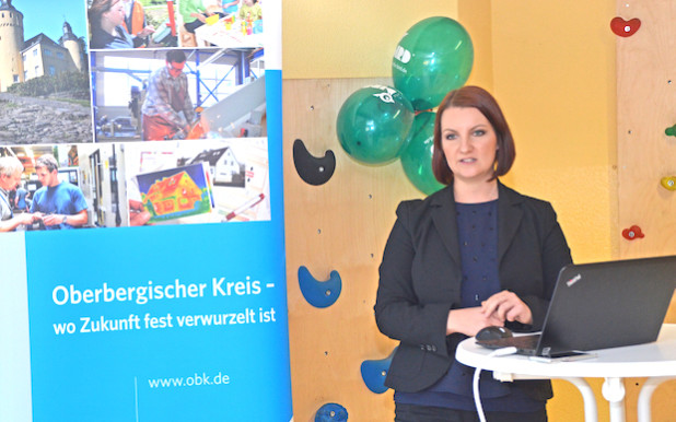 Kristina Sander von der Berliner Firma LITTLE BIRD sprach über die Funktionsweise des neuen Internet-Angebots (Foto: OBK).