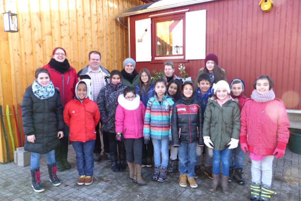 Die Spendenübergabe der Familie Thurau an den Förderkreis für Kinder, Kunst & Kultur - Foto: Förderkreis für Kinder, Kunst & Kultur in Bergneustadt e.V.