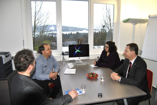 Die Landratsdelegation im Gespräch mit Sven Oliver Rüsche (Herausgeber der Oberberg-Nachrichten und Internetexperte aus Gummersbach)