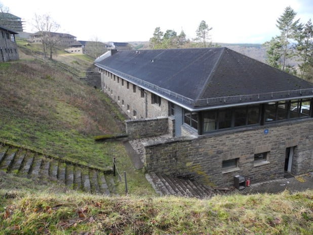 Teile des Ordensburg-Gelände (Foto: Harry Meißner, Quelle: Gesamtschule Marienheide)