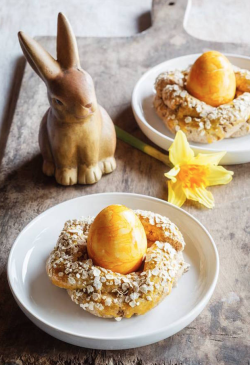 Schöner Blickfang für den Osterbrunch: leckere Osternester mit Haferflocken. Foto: djd/Hafer Die Alleskörner 