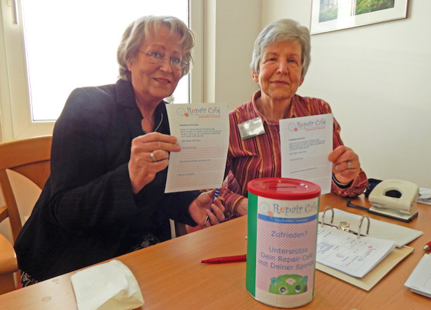 Das Bergneustädter Reparatur Café ist dank der Initaitive der beiden Standortlotsinnen Waltraud Pschirrer (l.) und Gisela Zielonka-Unger entstanden (Foto: OBK).