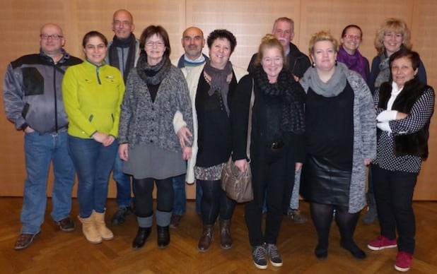 v.l.: Wolfgang Lenz (stellv. Vorsitzender), Nurcan Arslan (Kindergruppenleiterin), Bernd Warwel (Schriftführer), Doris Klaka (stellv. Vorsitzende), Ahmet Durgut (Beisitzer), Angelika Wessendorf (Beisitzerin), Michaela Roes (Vorsitzende), Michael Volk (stellv. Schriftführer), Katja Kashama-Engels (Kassiererin), Meike Krämer (Projektleiterin), Tanja Bonrath (Beisitzerin), Esin Dargus (stellv. Kassiererin) (Quelle: Förderkreis für Kinder, Kunst & Kultur in Bergneustadt e.V.)