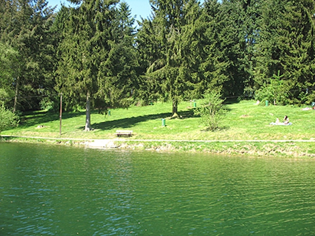 Das Gesundheitsamt des Oberbergischen Kreises startete die Überprüfung der Wasserqualität am 09. Mai 2016 an der Bevertalsperre. (Foto: OBK)
