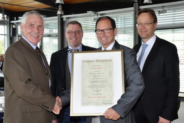 v.l. Helmut Korthaus aus Gummersbach, Willi Reitz – Kreishandwerksmeister Bergisches Land, Gerd Krämer – Obermeister der Baugewerksinnung Bergisches Land, Marcus Otto – Hauptgeschäftsführer der Kreishandwerkerschaft Bergisches Land (Quelle: Kreishandwerkerschaft Bergisches Land)