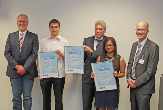 Prof. Dr. Hans Ludwig Stahl, stellvertretender Dekan, Jan Lehmann ( 1. Preis), Prof. Dr. Andreas Kampmann in Vertretung von Sebastian Foss ( 2. Preis), Juhi Pandey ( 3. Preis), Georg Reidt ( Leiter Innovation Eaton) (Quelle: Technische Hochschule Köln-Campus Gummersbach)