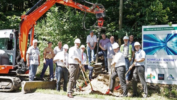 Symbolischer Spatenstich für den Glasfaserausbau in der Gemeinde Morsbach. (Foto: Peter Lenz)