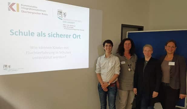 Unterstützen im Umgang mit Flüchtlingskindern in der Schule (v.l.n.r.): Die Referentinnen Dr. Jana Schrage, Schulpsych.Dienst; Dorothea Wirtz, KI; Suse Düring-Hesse, KI; Carolin Stolz, Schulpsych.Dienst. (Foto: OBK)