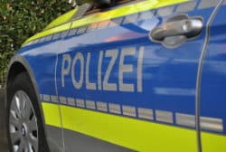 Polizei4-Verkehrsunfallflucht-Alkoholeinfluss-Enkeltrickbetrug-Gewahrsam-Unbekannter-Krankenwagen-Überholen-Trio-Autofahrer-Verkehrsunfall-Diebstahl-Kindergarten-Polizeistreife-Verkehrsunfall-Verkehrsunfallflucht-L302-Parfum-Dame-Bereitschaftspolizei-Roller-Schlangenlinien-Alkohol-Motorradfahrer-Scooter-Routinekontrolle-Unbekannter-Verkehrsunfall-Unbekannte