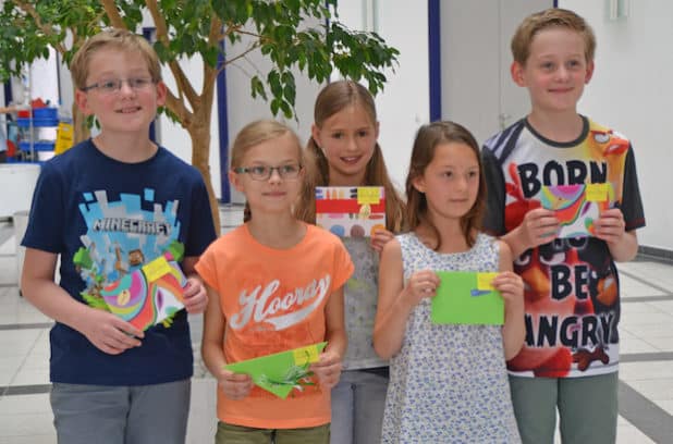 Die Sieger im Oberbergischen Kreis: Sven Hagen (v.l.), Lina Boschmann, Leni Scherer, Fabienne Meisen und Björn Hagen. Die Erstplatzierte Luise Zeppenfeld fehlt. (Foto: OBK)