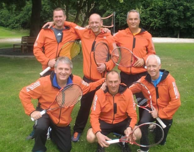 Die Herren 40 des VfL Engelskirchen kämpfen um den Aufstieg in die Oberliga. Stehend (v.l.n.r.) Stefan Höck, Ulrich Rodewies, Jörg Caspari. Kniend (v.l.n.r.) Marc Heupel, Harald Rodewies, Tom Nijssen (Foto: VfL Engelskirchen)