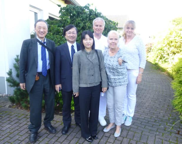 Besuch der japanischen Delegation in der Nümbrechter Dr. Becker Rhein-Sieg-Klinik (v.l.n.r.): Prof. Ryoji Kayamori, Prof. Fumihiko Hinoshita, Dr. Tomoko Shiga, Prof. Klaus M. Peters, Bianca Vogel und Barbara Wenzel-Heyberg. (Quelle: Dr. Becker Klinikgesellschaft mbH & Co. KG )