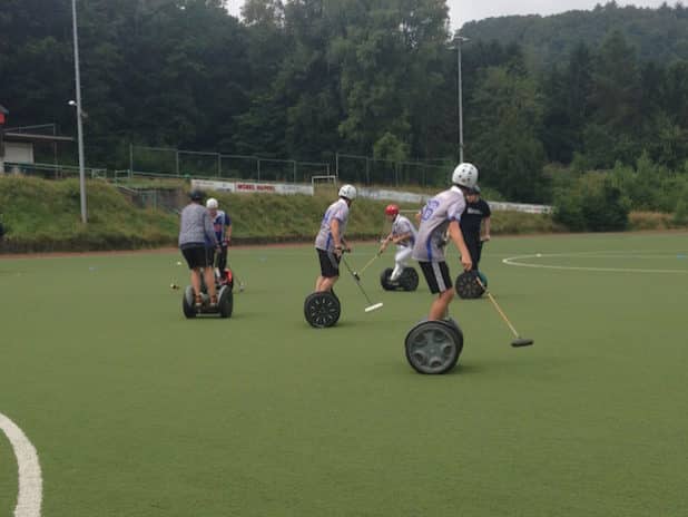 Die letzten Sonntage wurde vor Ort auf dem Sportplatz in Hückeswagen trainiert (Quelle: PFLITSCH GmbH & Co. KG)