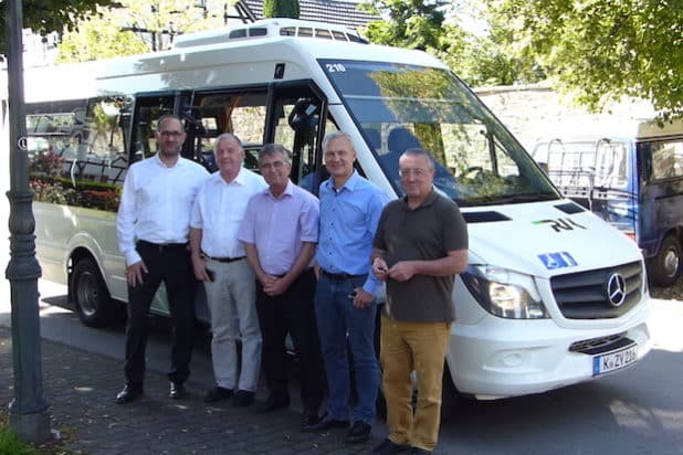 Beim Halt in Hohkeppel: Ein Thema von Gemeinde und RVK ist eine Busverbindung von dort zum künftigen Bahnhaltepunkt in Vilkerath (Quelle: Gemeinde Lindlar)