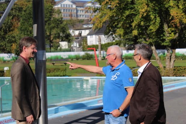 Gemeinsam für das Freibad Bielstein im Einsatz (v. l.): Michael Schell, Eberhard Klein und Andreas Zurek (Quelle: Stadt Wiehl)