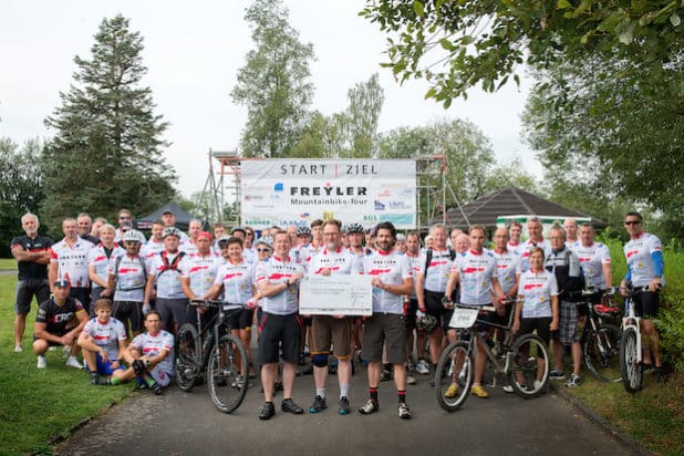 v.l.n.r.: FREYLER Niederlassungsleiter Torsten Prauser, Kinderklinik Siegen Presse- und Öffentlichkeitsarbeit, Marketing Arnd Dickel, Geschäftsführer der FREYLER Industriebau GmbH Riesa Industriebau Holger Hemsing.(Quelle: FREYLER Dienstleistungsgesellschaft mbH)