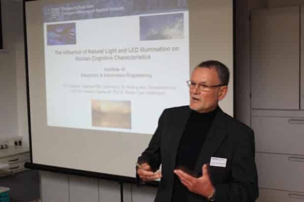 Prof. Dr. Hartmut Bärwolff von der TH Gummersbach  (Vortrag: Der Einfluss von natürlichen um LED Licht auf die Kognitive Wahrnehmung des Menschen) - Quelle: Brehmer GmbH & Co. KG