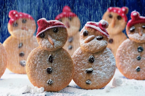  Diese dekorativen Schneemänner werden mit Haferflocken gebacken. (Quelle: djd/Hafer Die Alleskörner)