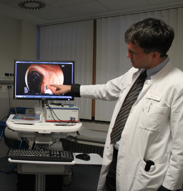 Dr. Carsten Ising - erklärt die endoskopische Darmspiegelung.