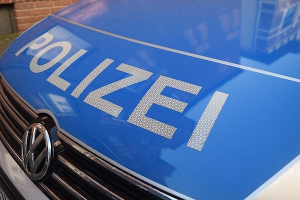 polizeireport02 80-Jähriger Kreispolizeibehörde Fahranfänger Verkehrsunfall Container Vito-Frontalzusammenstoß-Polizisten-Microsoft-Keyless-Toyota-Verkehrskontrolle-Kupfer-Unfallbeteiligter