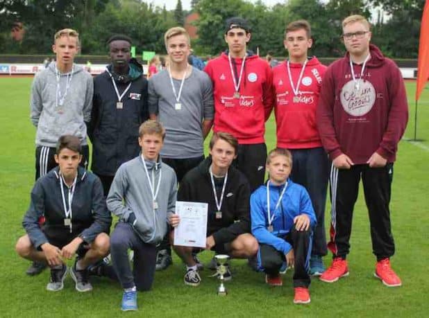 Die Leichtathletikmannschaft der Wettkampfklasse III Jungen der Gesamtschule Marienheide 