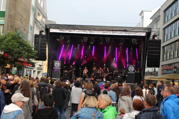 Ab 20 Uhr besserte sich das Wetter beim Lindenplatz Open Air in Gummersbach. 