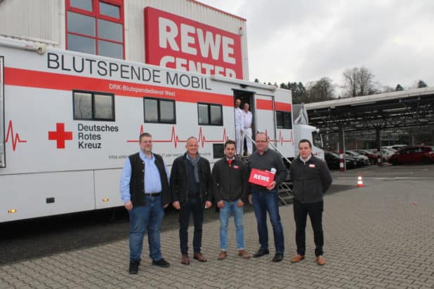 Blutspende Bus vom DRK Blutspendedienst West.