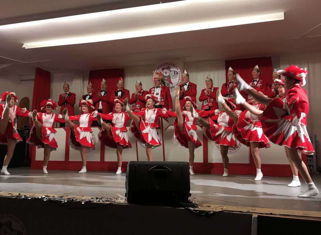 Karneval Belmicke - Die roten Funken faszinierten ihren Elferrat.