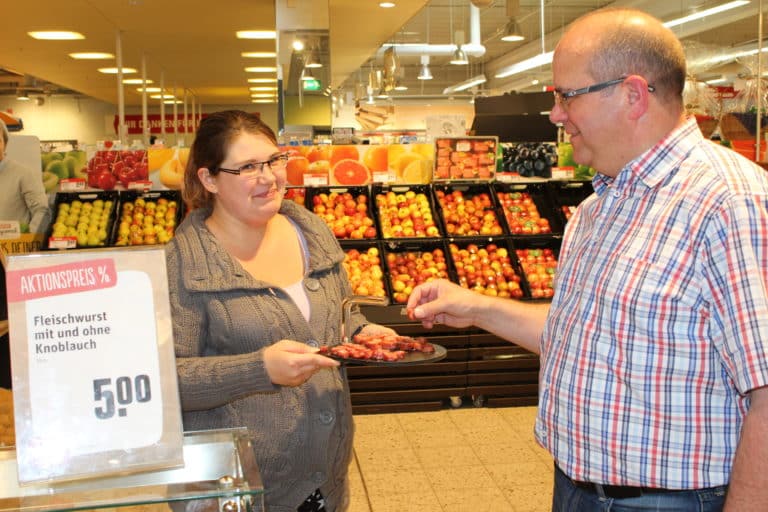 REWE Bergneustadt: CJD Gummersbach sammelt praktische Erfahrungen | Bergneustadt Nachrichten