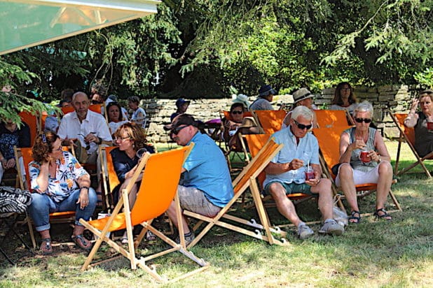 Die Schattenplätze auf der Landpartie waren heiß begehrt Die Schattenplätze auf der Landpartie waren heiß begehrt