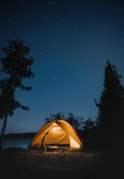 Am Biggesee können sich Camper auf ein vielfältiges Freizeit- und Kulturangebot freuen. 