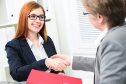 Immer mehr Menschen wenden sich heutzutage an eine Jobvermittlung. Immer mehr Menschen wenden sich heutzutage an eine Jobvermittlung.