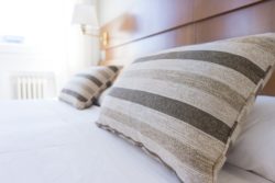 Ein Betten-Topper verhindert das Eindringen von Feuchtigkeit in die Matratze.