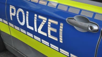 2021-04-26-Polizei-3-Rollerfahrer-Verkehrsunfall-Herreshagen-Ladendiebstahl-Supermarktparkplatz-Siegesfeier-Hackenberg-Bickenbach-Laternenmast-Laemmer-B237-Verletzungen-Toetungsdelikt