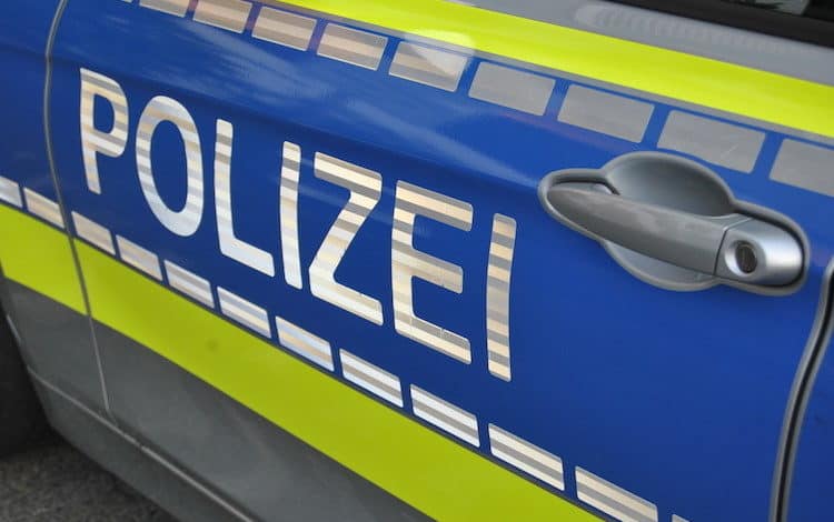 2021-04-26-Polizei-3-Rollerfahrer-Verkehrsunfall-Herreshagen-Ladendiebstahl-Supermarktparkplatz-Siegesfeier-Hackenberg-Bickenbach-Laternenmast-Laemmer-B237-Verletzungen-Toetungsdelikt