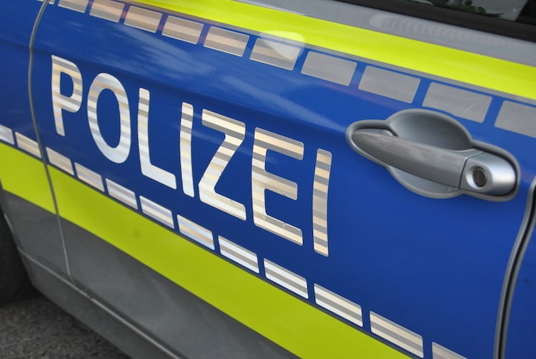 2021-04-26-Polizei-3-Rollerfahrer-Verkehrsunfall-Herreshagen-Ladendiebstahl-Supermarktparkplatz-Siegesfeier-Hackenberg-Bickenbach-Laternenmast-Laemmer-B237-Verletzungen-Toetungsdelikt