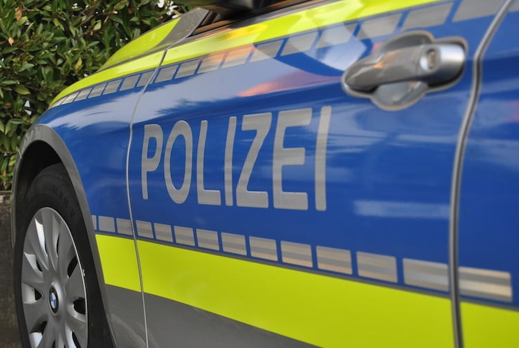 2021-04-26-Polizei-4-Unfall-Berghausen-Vogelshaus-Schreckschusspistole-Windhagen-Polizei-Neuenothe-Kinderfahrrad-Pferde-Oberwiehl-Jogger-Unfall-Bedrohung-Hundeleine-Praxis-Beil-Verletzte-Radlader-LKW-Fahrer