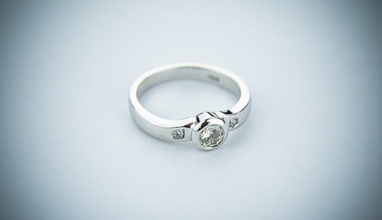 Verlobungsringe gelten als Zeichen der Liebe und sind ein Eheversprechen.