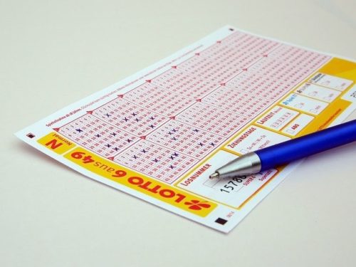 Die Chancen, im Lotto 6aus49, den Jackpot zu gewinnen, liegt bei 1 zu 140 Millionen. Die Chancen, im Lotto 6aus49, den Jackpot zu gewinnen, liegt bei 1 zu 140 Millionen.