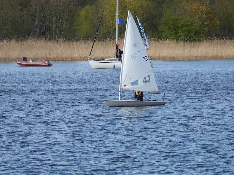 Vom 1. August bis zum 17. August verwandelt sich das idyllische Freizeitparadies an der Bevertalsperre in ein Segelcamp der Extraklasse!
